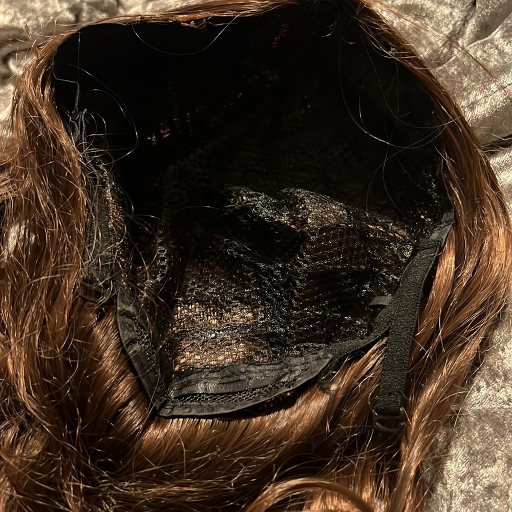 22 inch Brown synthetic wig - Picture 3 of 5